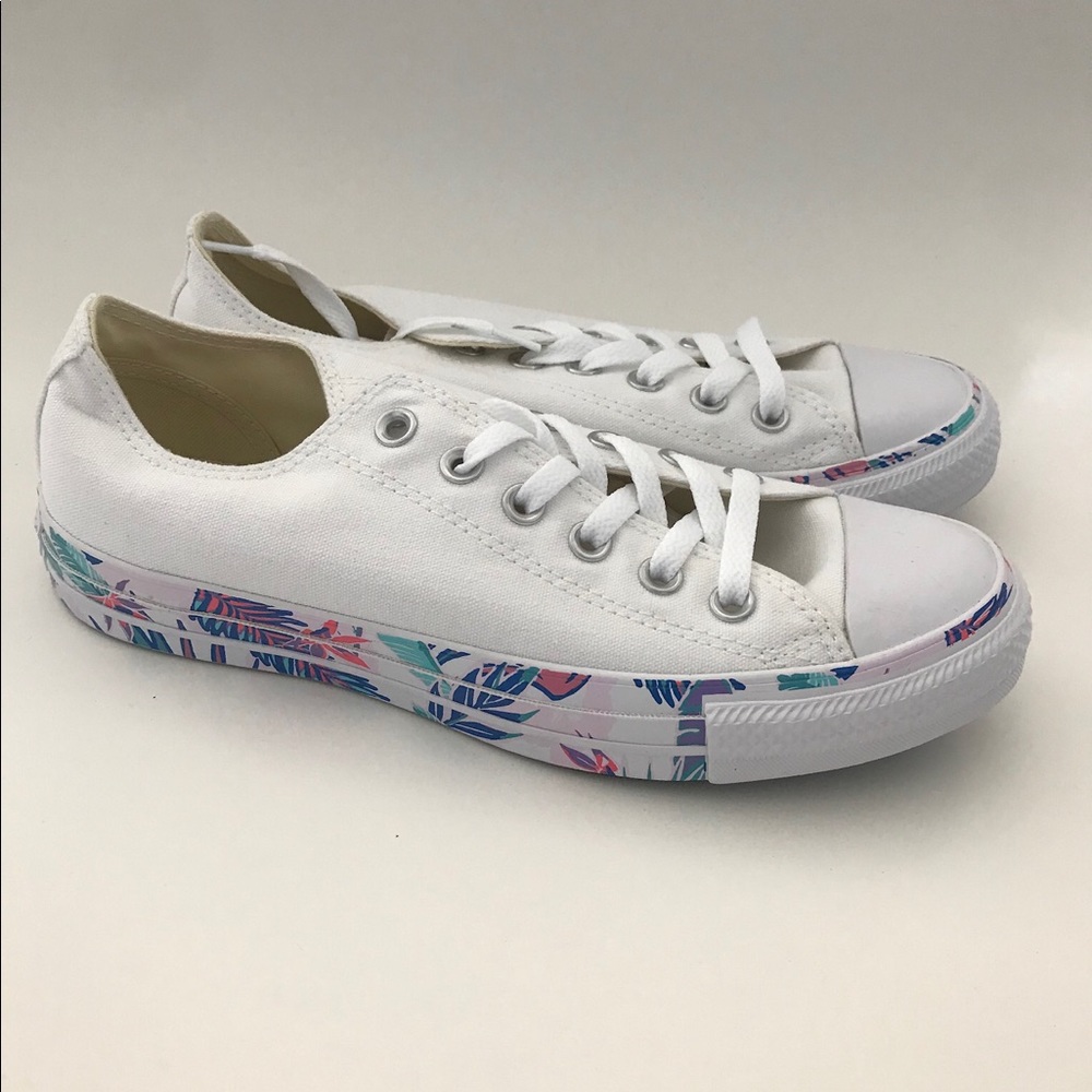 Women’s converse white floral size 8